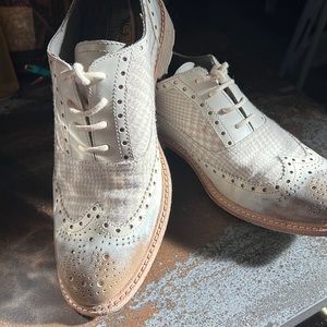 Made in USA ladies Oxford leather flannel Woolrich shoes. Cream distressed